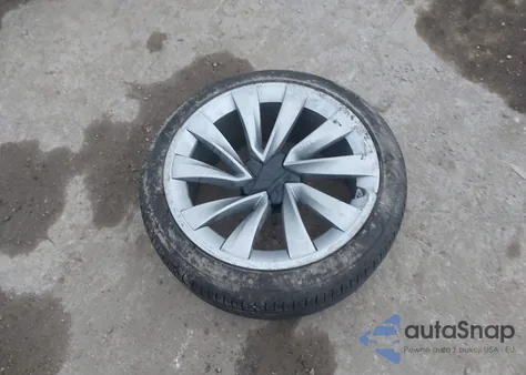 2026 Tesla Model Y Long Range Dual Motor All-Wheel Drive/Long Range Launch Series из США, поврежденный, VIN 7SAYGDEE4TA397325